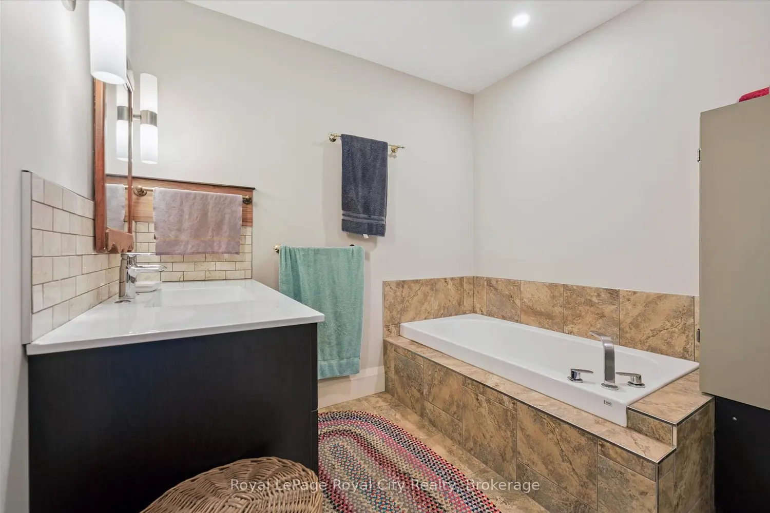 Additional image 16 of 8060 Wellington Rd 18 Road