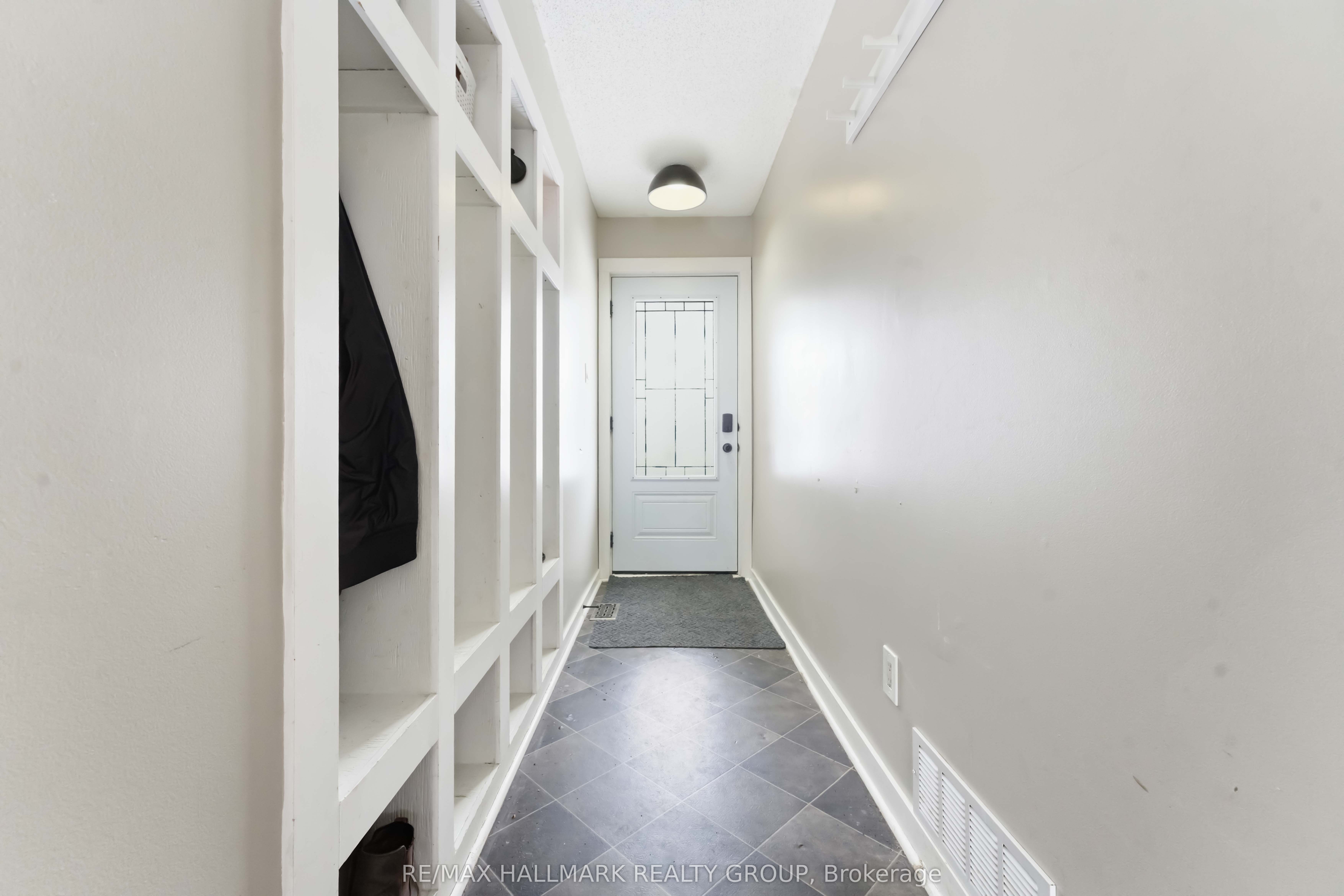 Additional image 2 of 1091 Burgundy Lane, Ottawa, ON, K1C 2M9