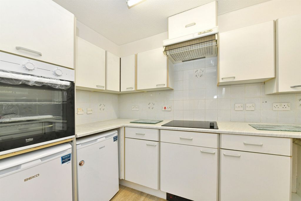 Additional image 7 of 2 bed flat for saleMudge Way, Plymouth PL7