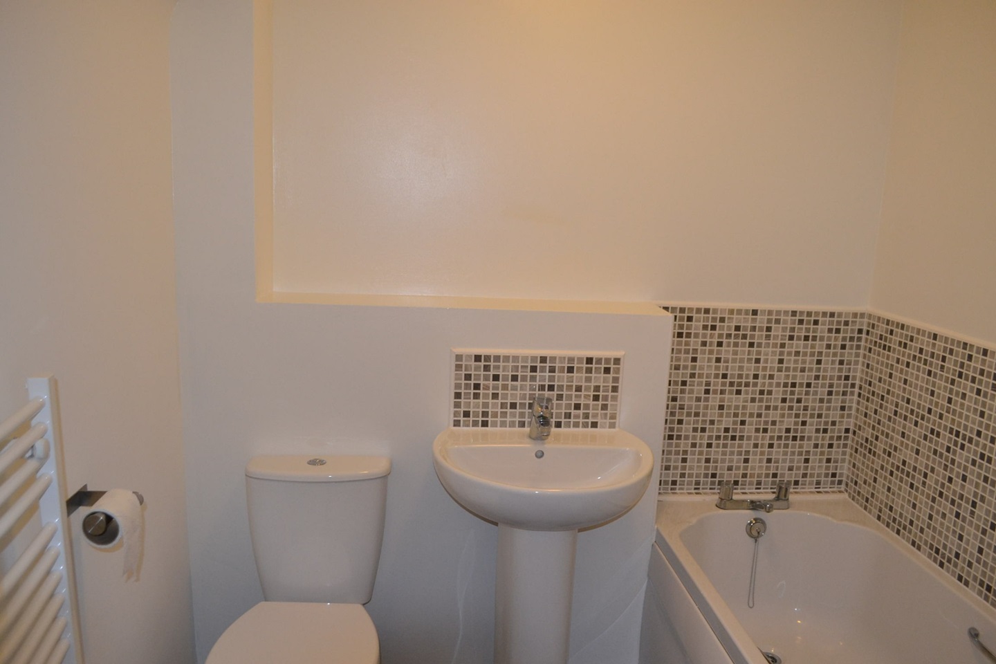 Additional image 10 of 2 Bed Flat, Waggon Road, LS10, N1 7GU