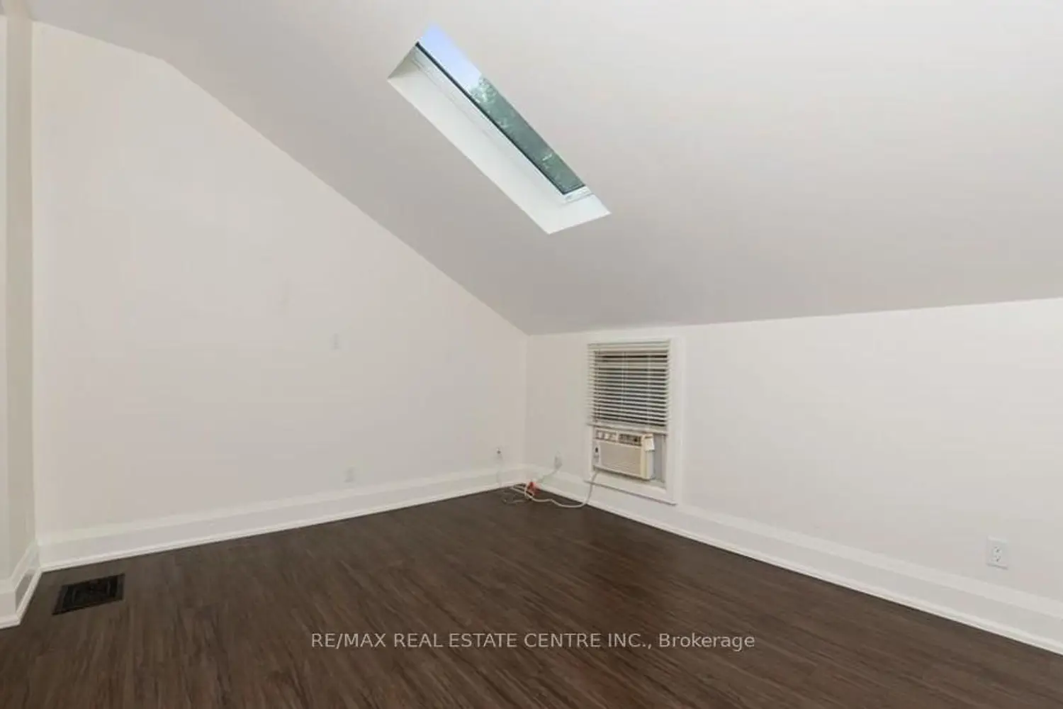 Additional image 9 of 14 Young Street