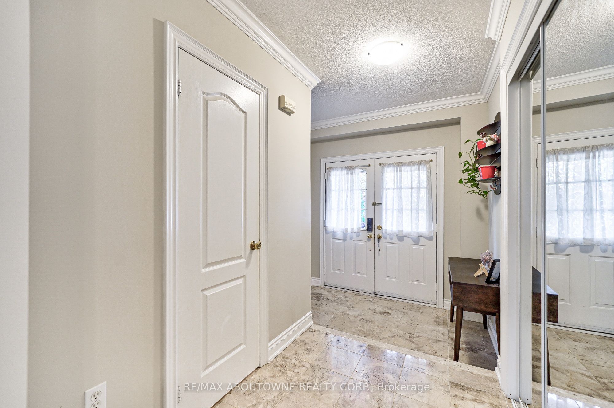 Additional image 4 of 6098 Rowers Crescent, Mississauga, ON, L5V 3A2