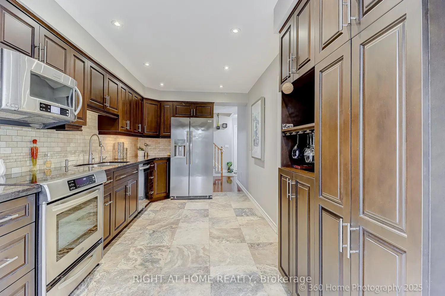 32 Heathcliffe Square