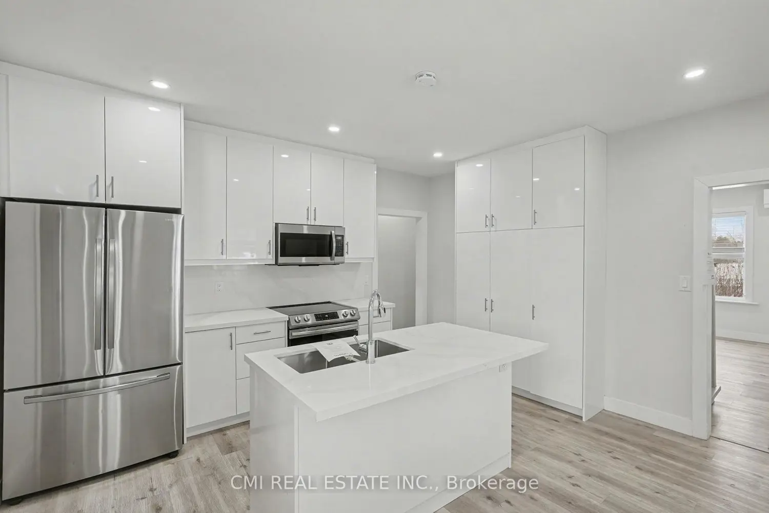 Additional image 7 of 2546 Wilson Street