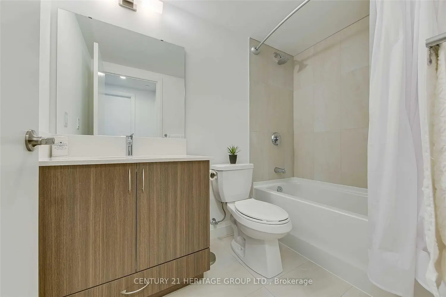 Additional image 11 of 58 Lakeside Terrace 808