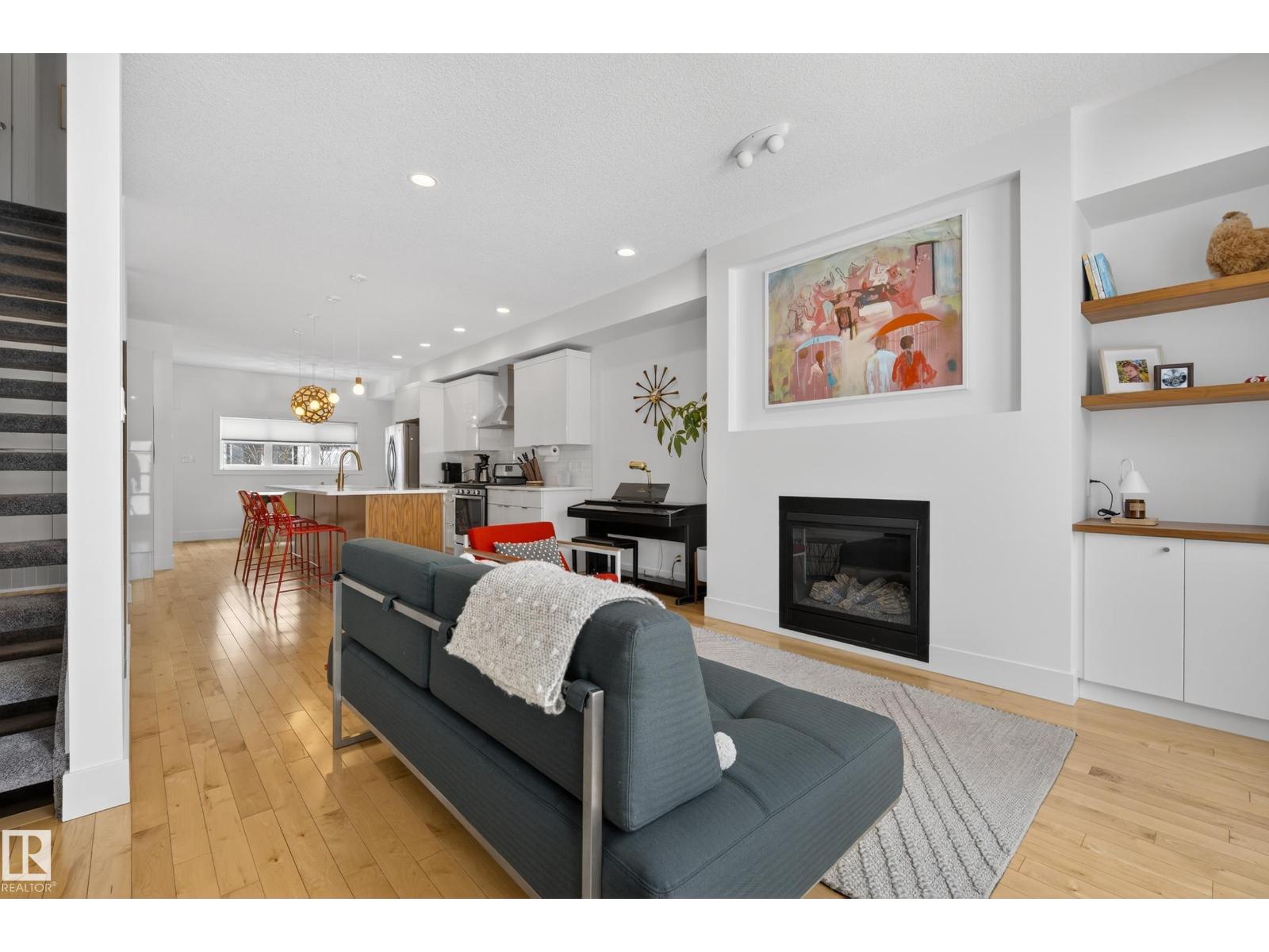 Additional image 3 of 9012 92 Avenue NW, Edmonton, AB, T6C4A1