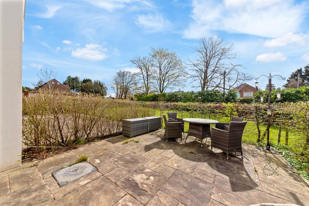 Additional image 4 of 2 bed flat for saleThe Retreat, The Chantry, Llandaff, Cardiff CF5