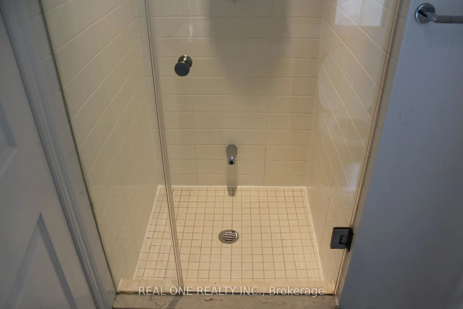 Additional image 17 of 386 Yonge Street 4010