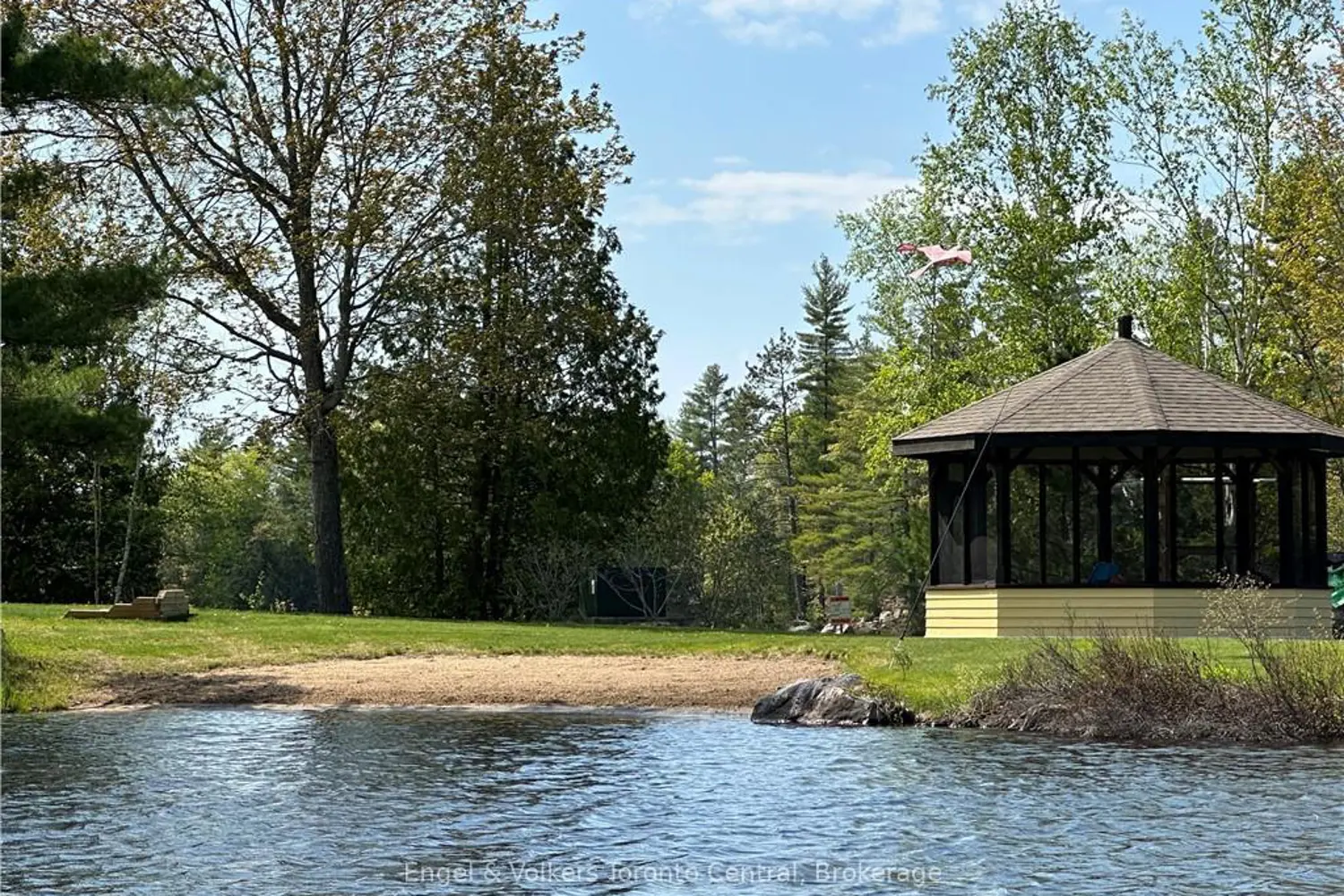 Additional image 12 of 1579 Anstruther Lake Road 20