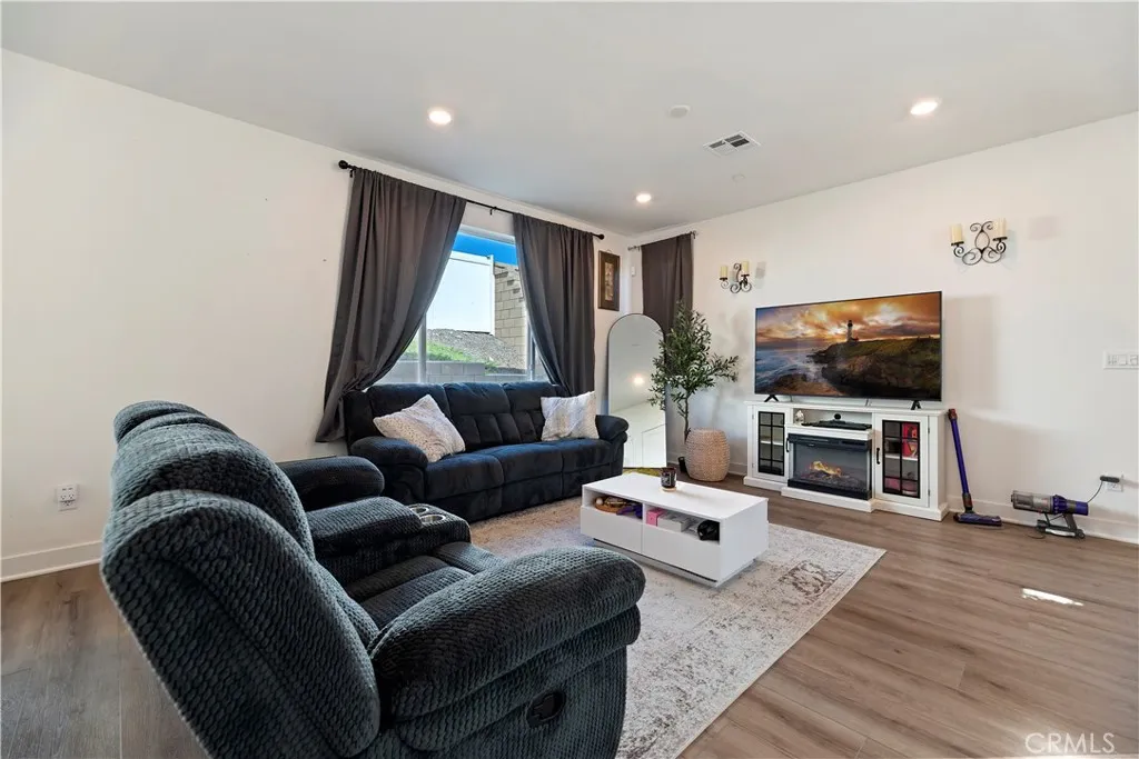 Additional image 6 of 364 Castaic Way, Rialto, CA 92377