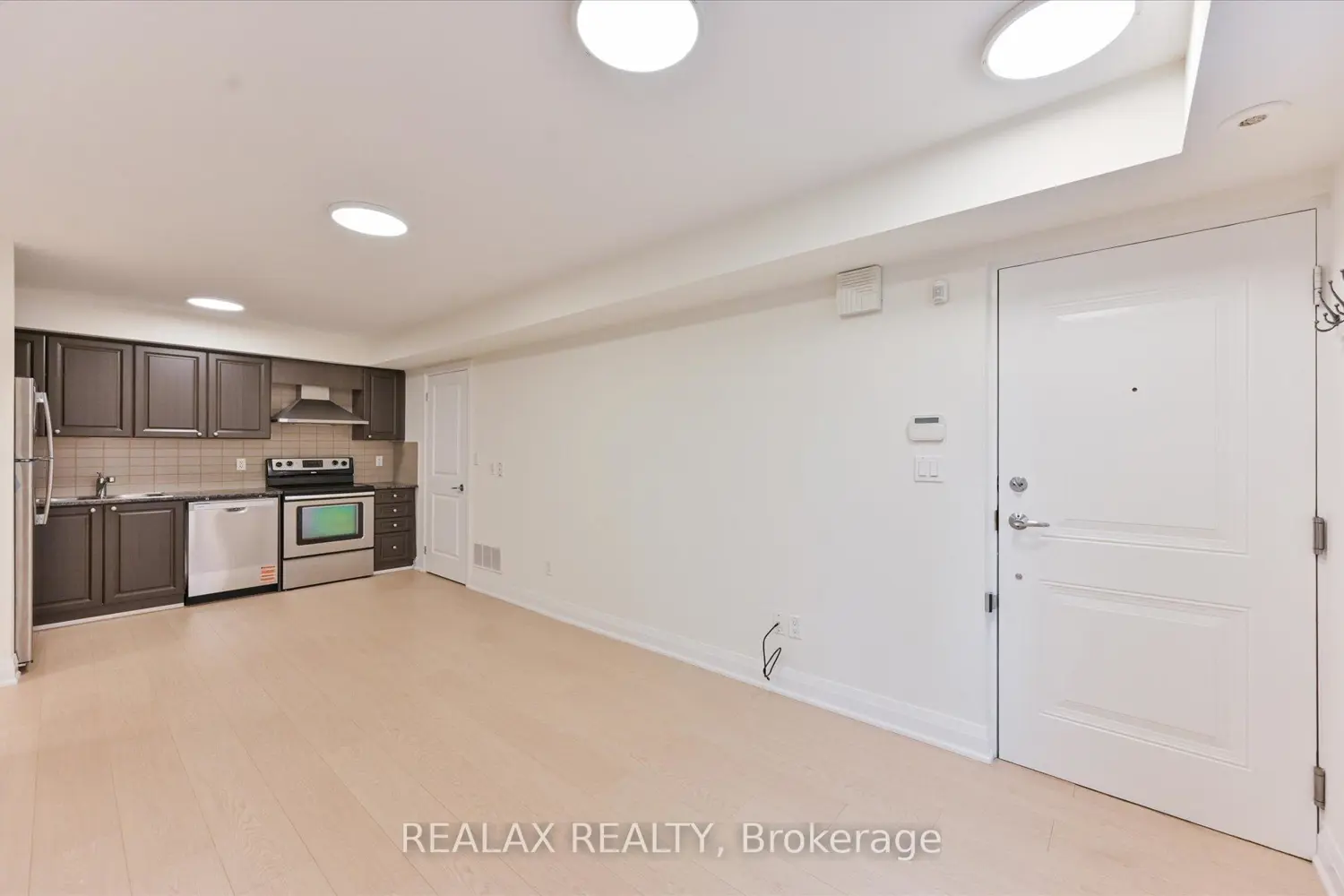 Additional image 4 of 320 John Street 207