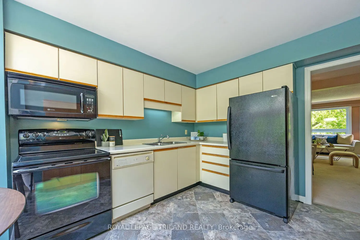 683 Windermere Road 23 photo 3