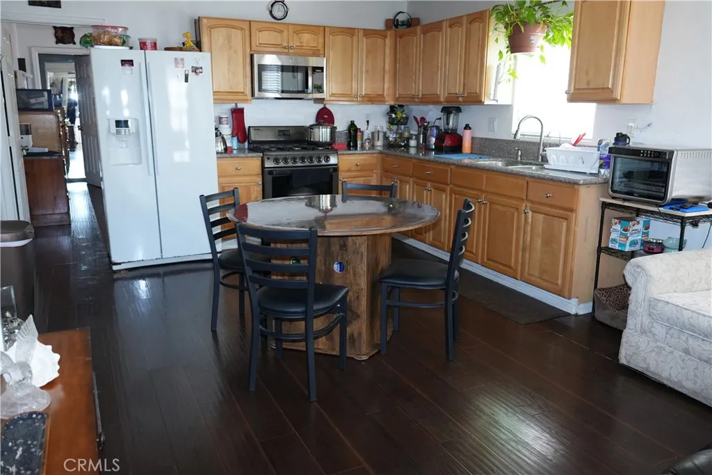 Additional image 74 of 611 W 91st St, Los Angeles, CA 90044