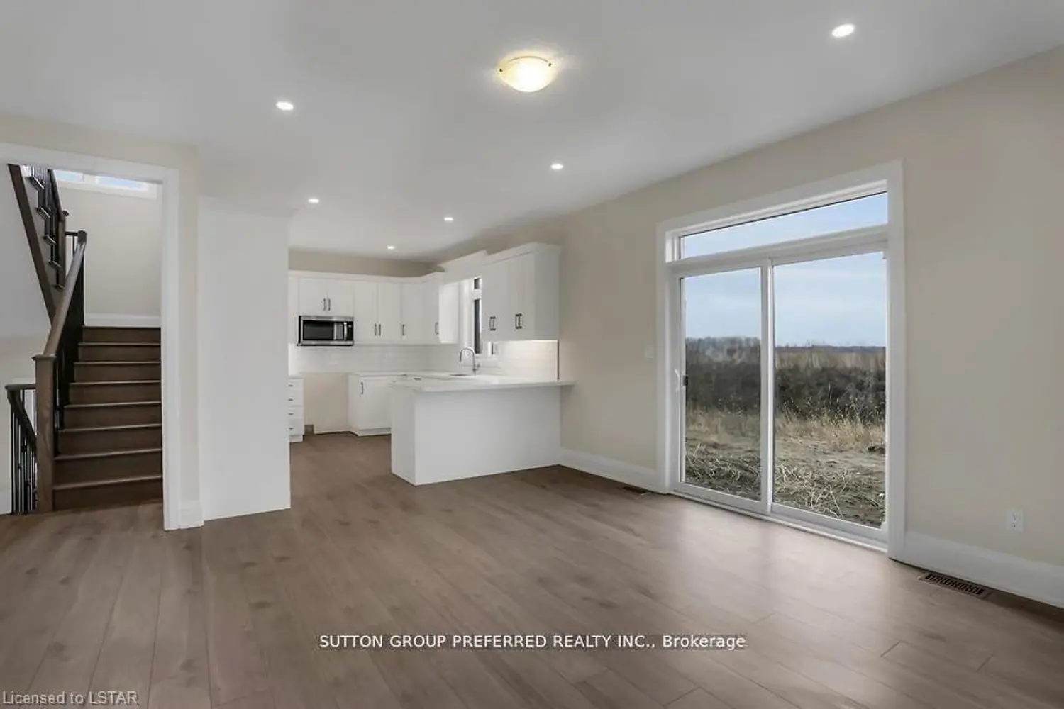 252 Leitch Street photo 5
