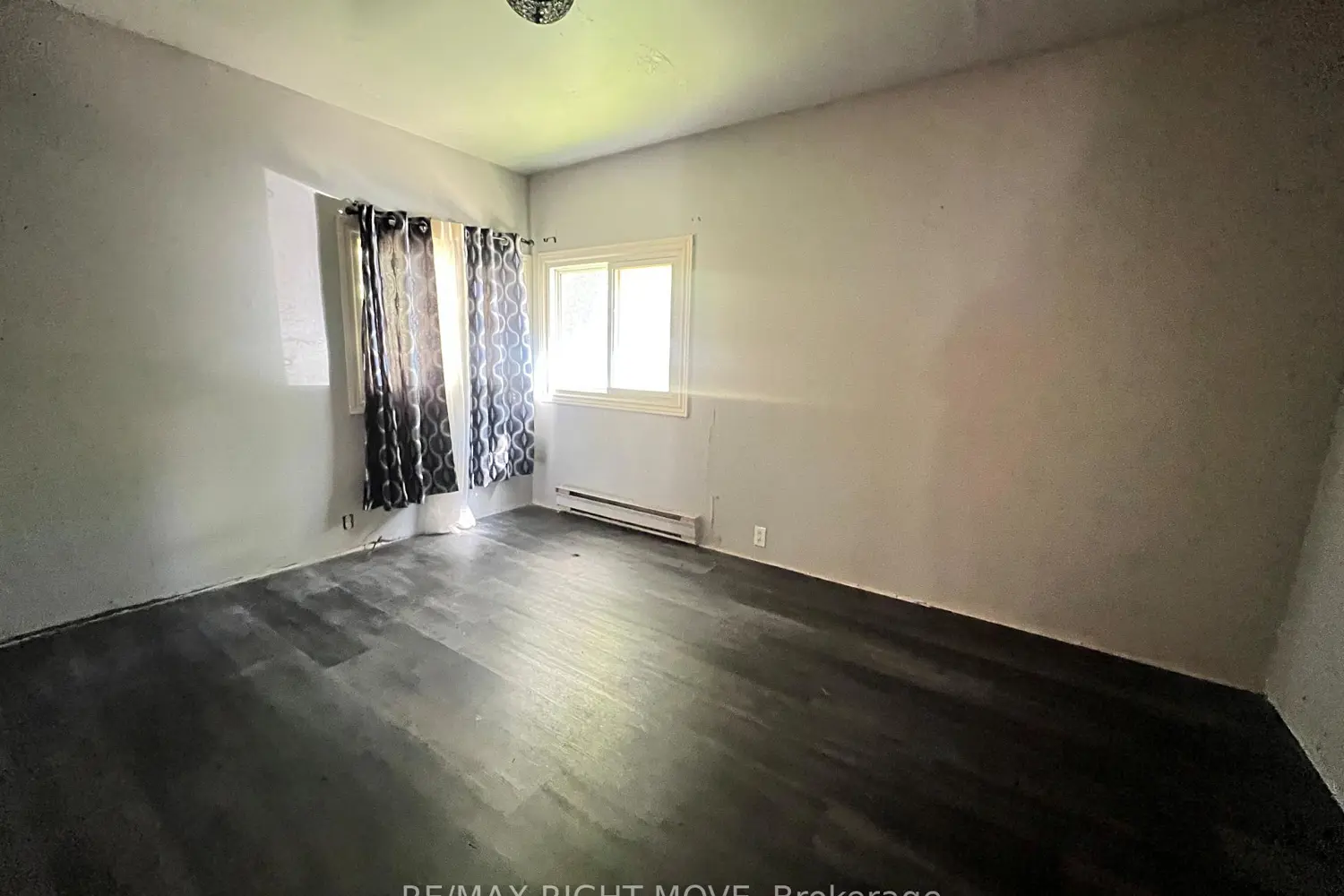 Additional image 5 of 1052 4 Seasons Road