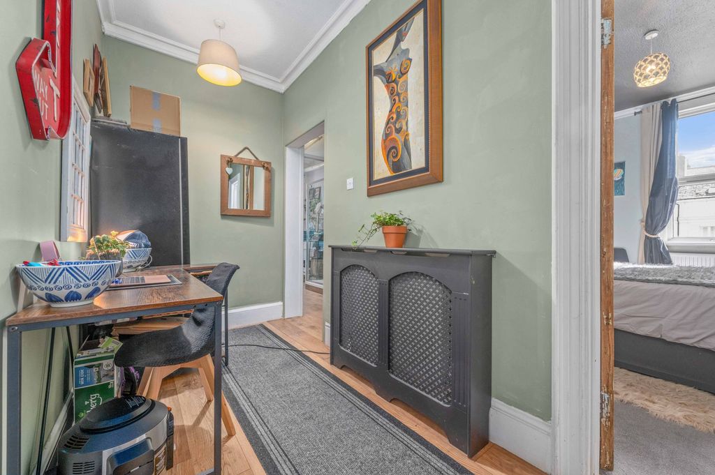 Additional image 8 of 1 bed flat for saleRussell Terrace, Leamington Spa CV31