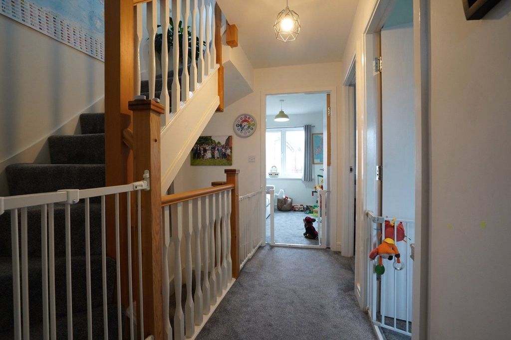 Additional image 8 of 4 bed end terrace house for saleLittle Wood Crescent, Wakefield, West Yorkshire WF1
