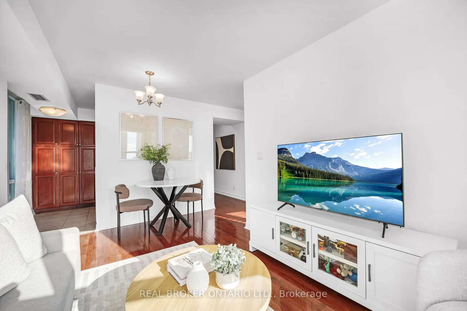 Additional image 8 of 1 Elm Drive 1005