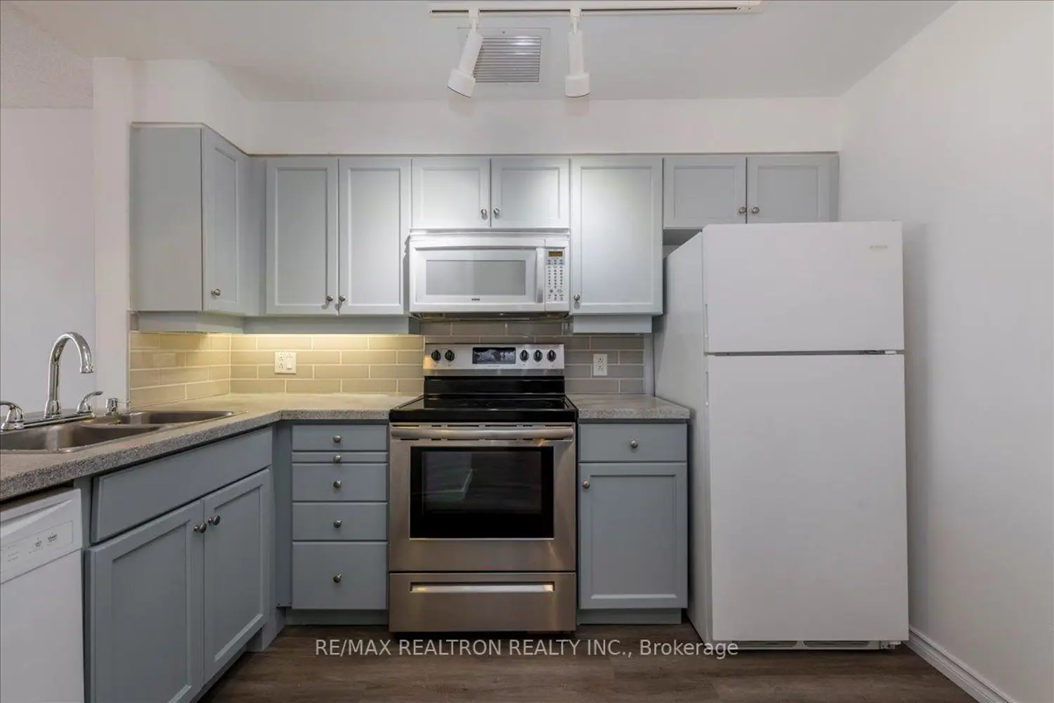 Additional image 2 of 74 Ross Street 48