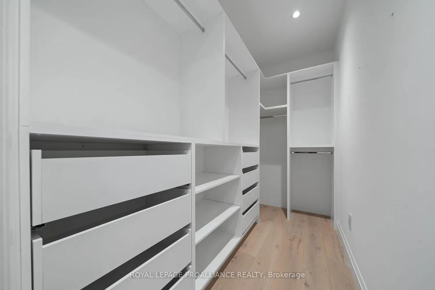 Additional image 3 of 37 Rapids Road