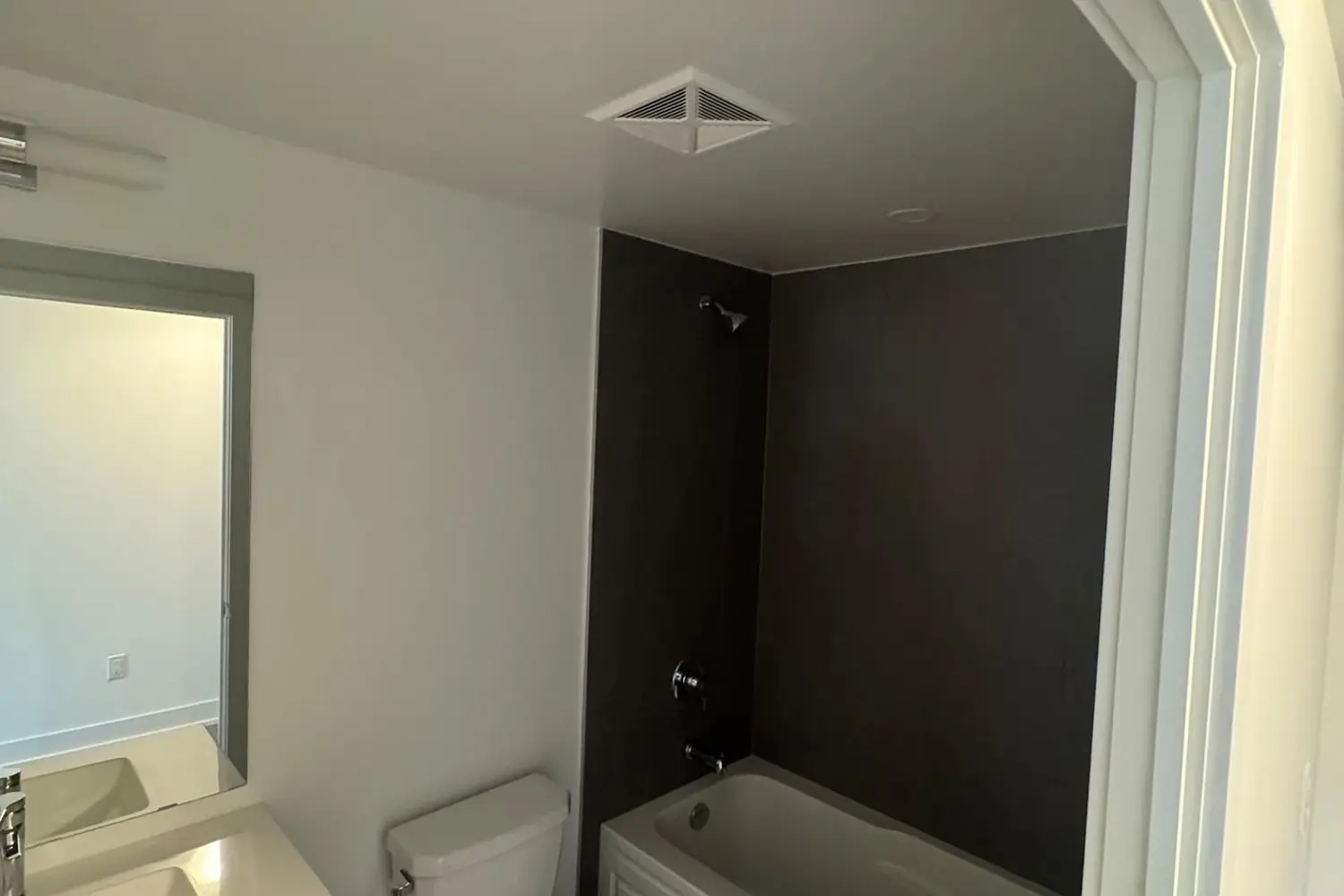 Additional image 8 of 2545 Simcoe Street 403