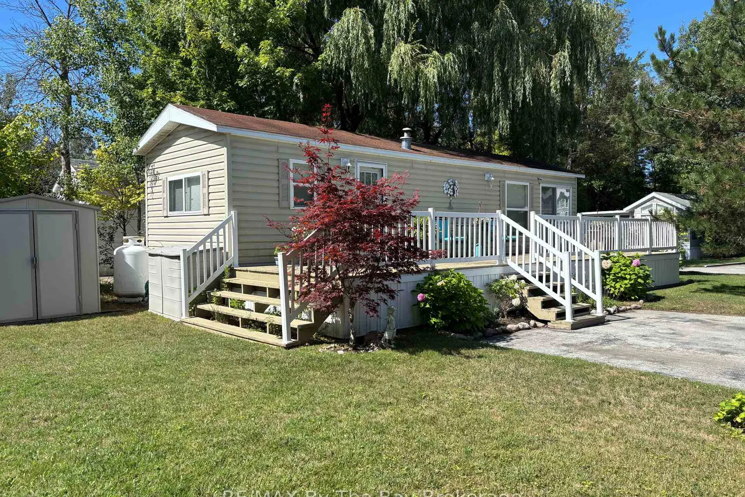 15 Huron Circle photo 5