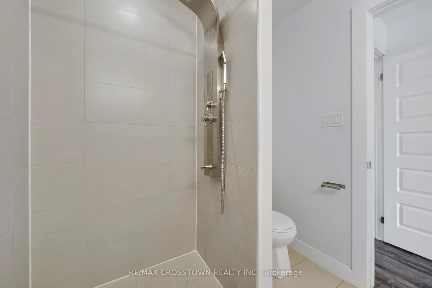 Additional image 13 of 540 Essa Road 2