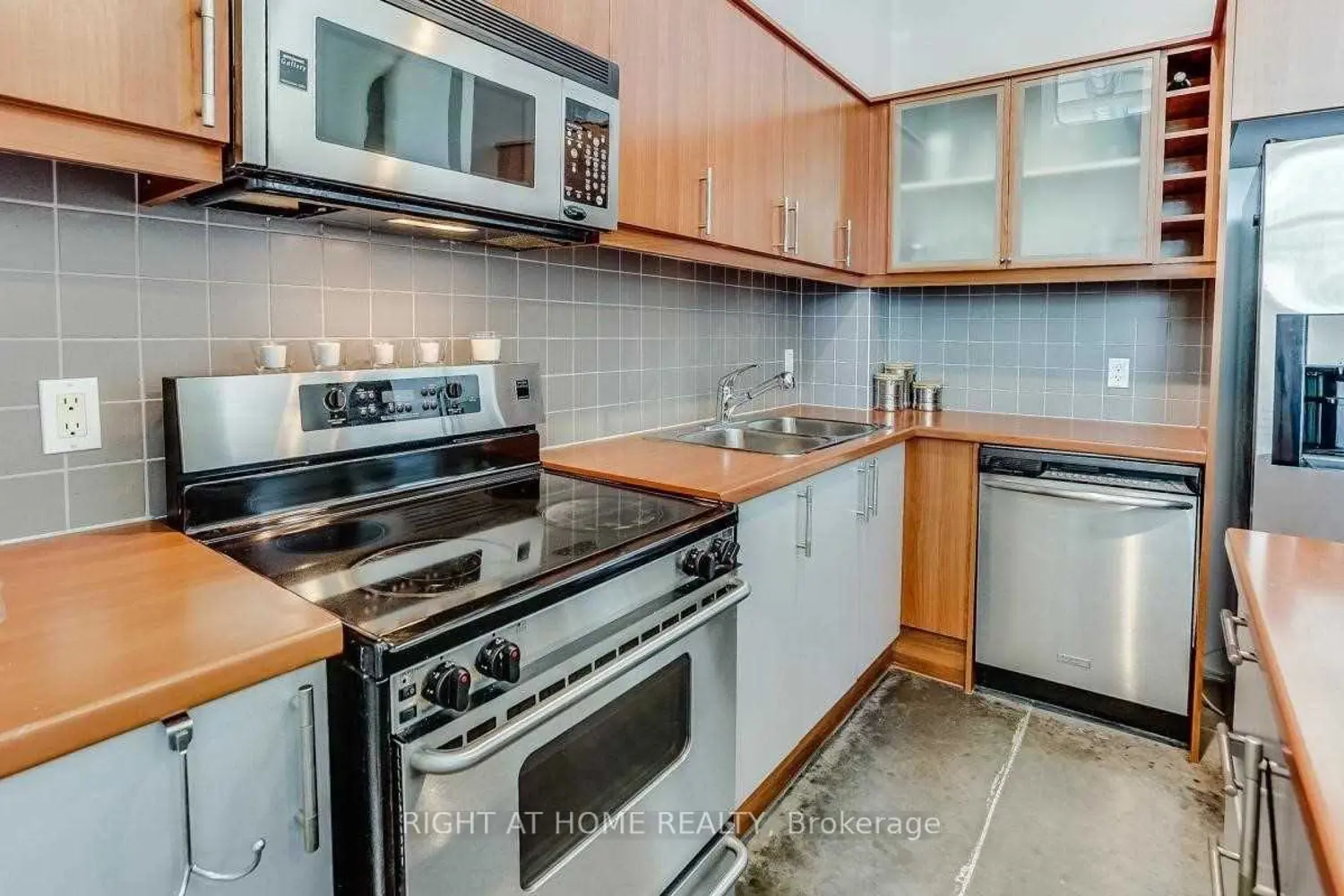 Additional image 5 of 1001 Roselawn Avenue 109