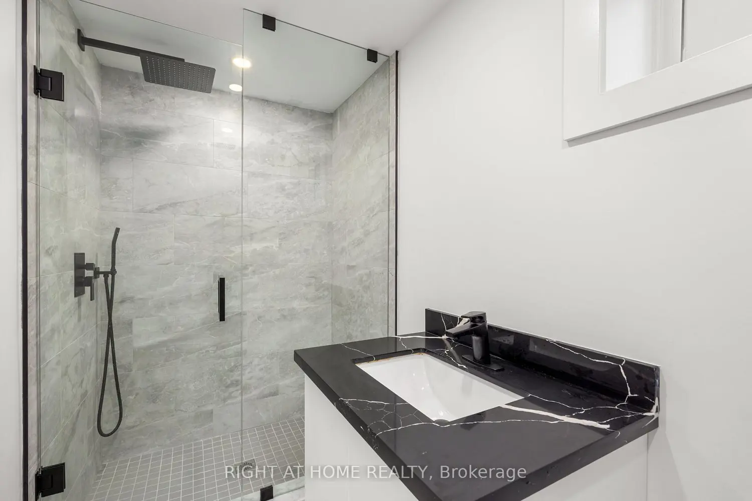 Additional image 14 of 584 Walkers Line