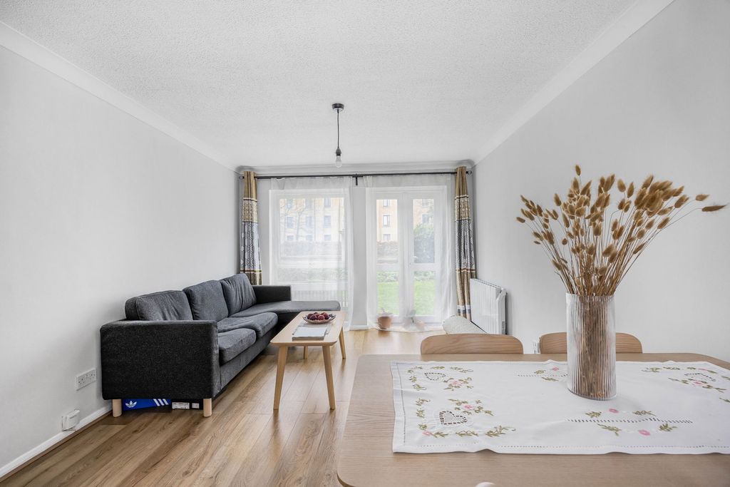 Additional image 3 of 2 bed flat for saleHillcourt Road, Cheltenham GL52