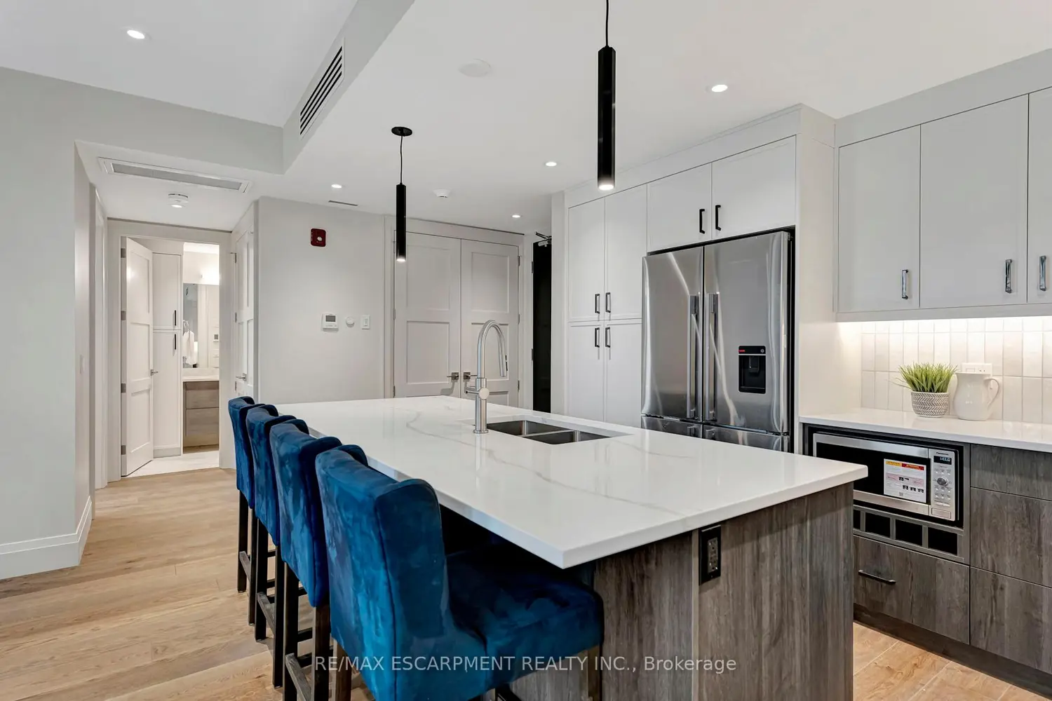 Additional image 3 of 7 Grand River Street 202