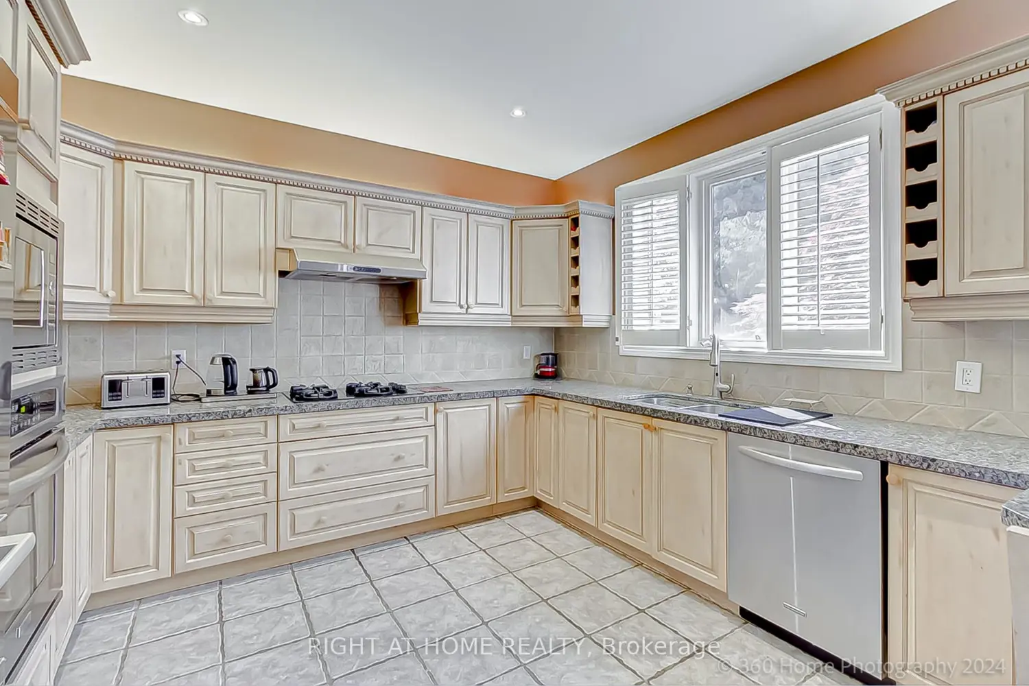 103 Oak Avenue photo 5
