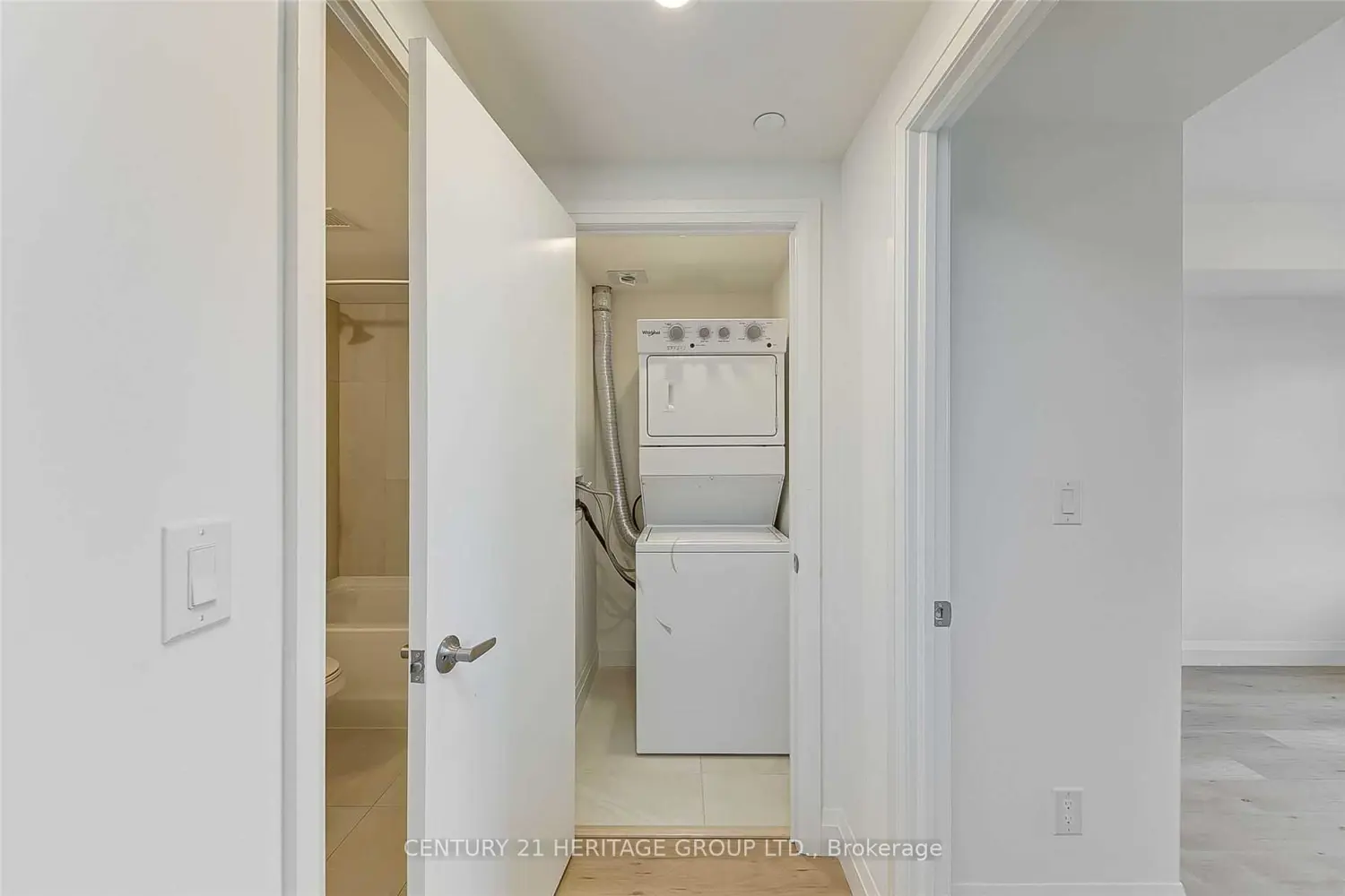 Additional image 12 of 58 Lakeside Terrace 808