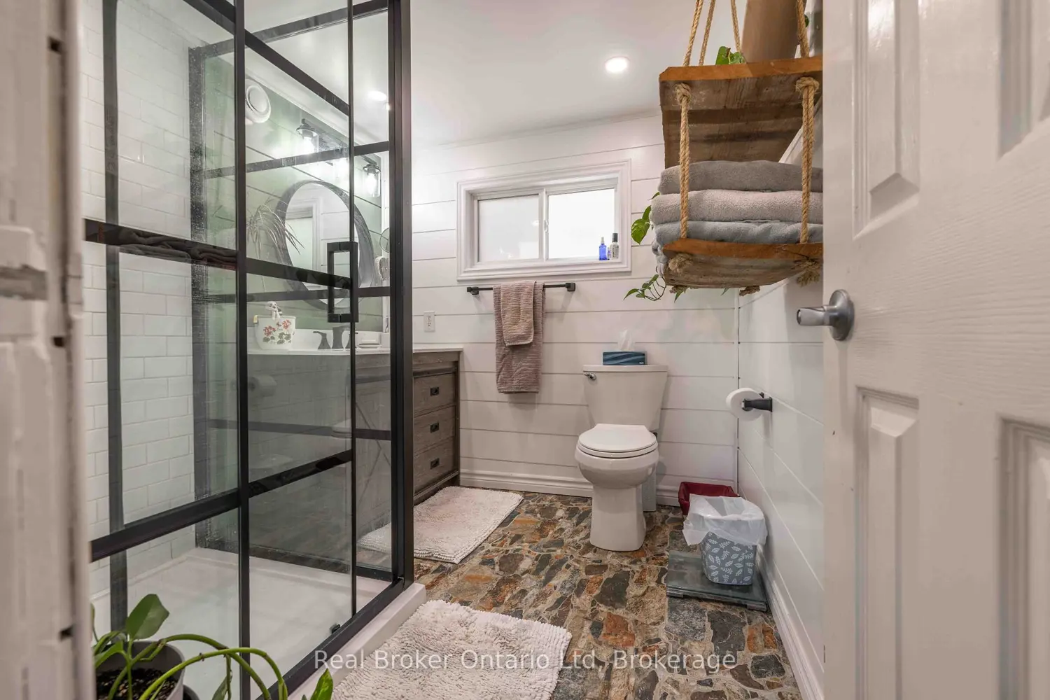 Additional image 10 of 12 7Th Avenue