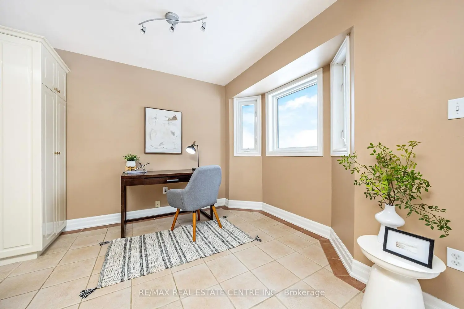 Additional image 8 of 5989 Ninth Line