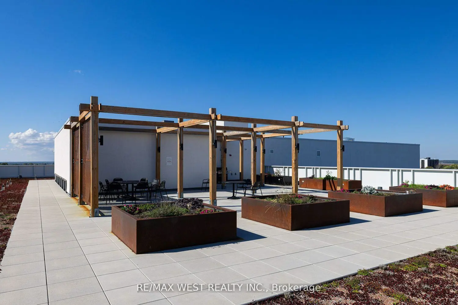 Additional image 4 of 652 Princess Street 440