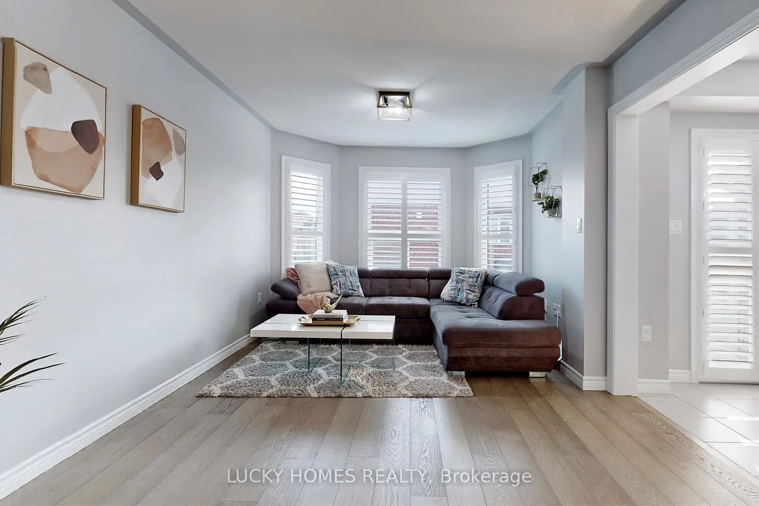 1502 Dunedin Crescent photo 3