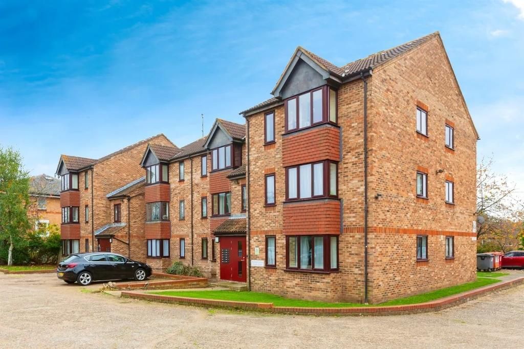 Studio for saleFranklin Avenue, Slough SL2
