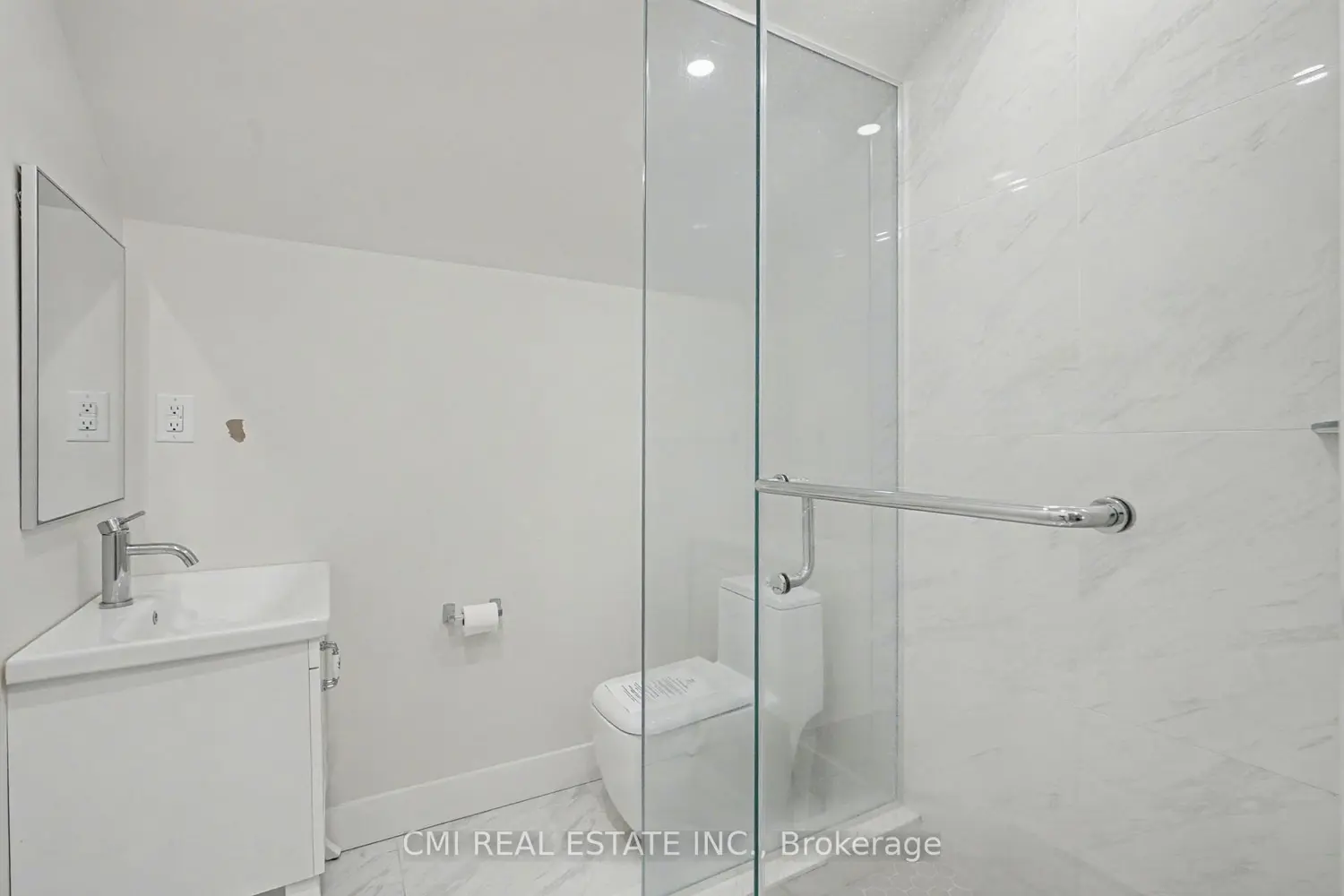 Additional image 15 of 2546 Wilson Street