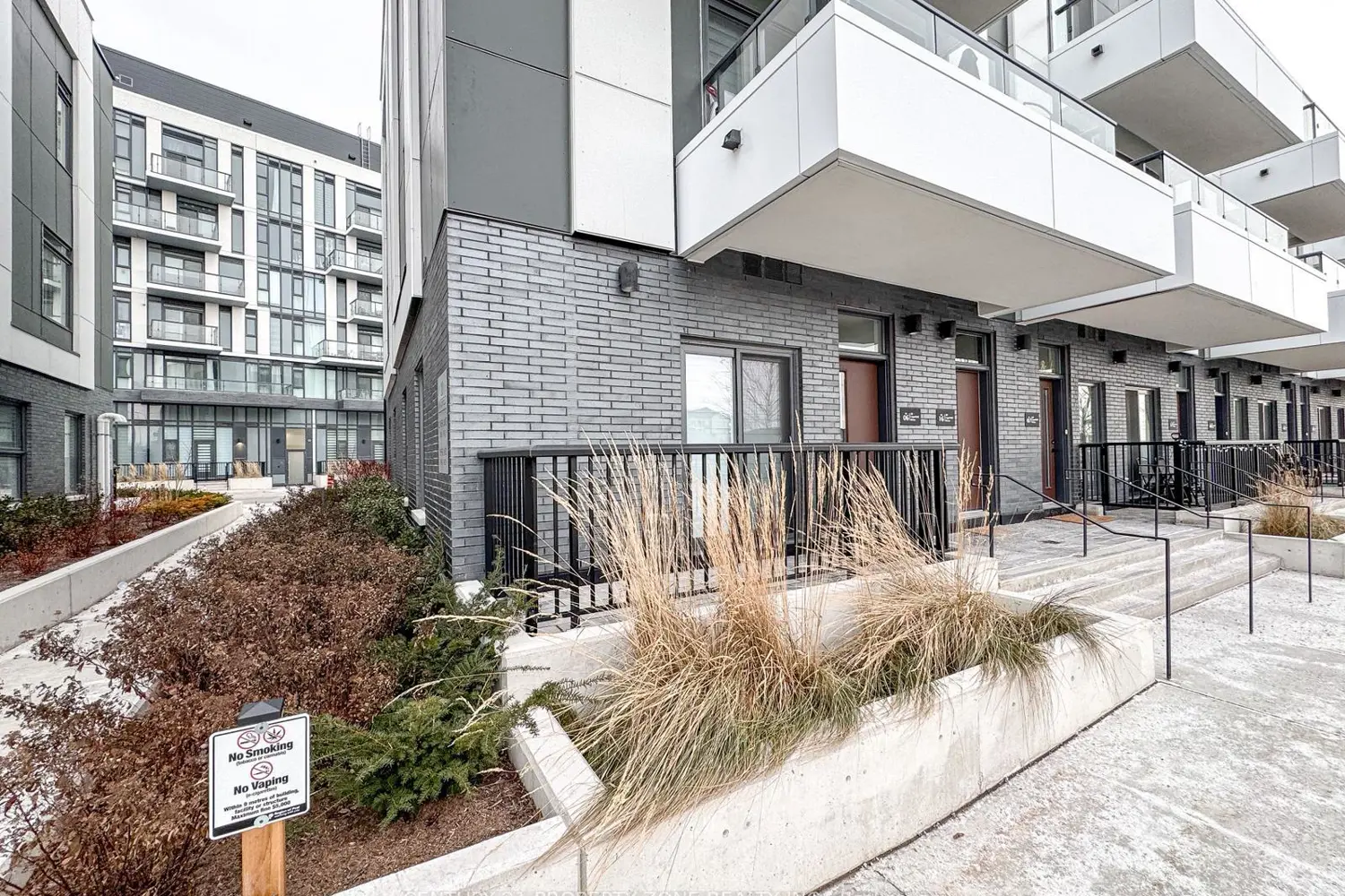 20 Lagerfeld Drive 06