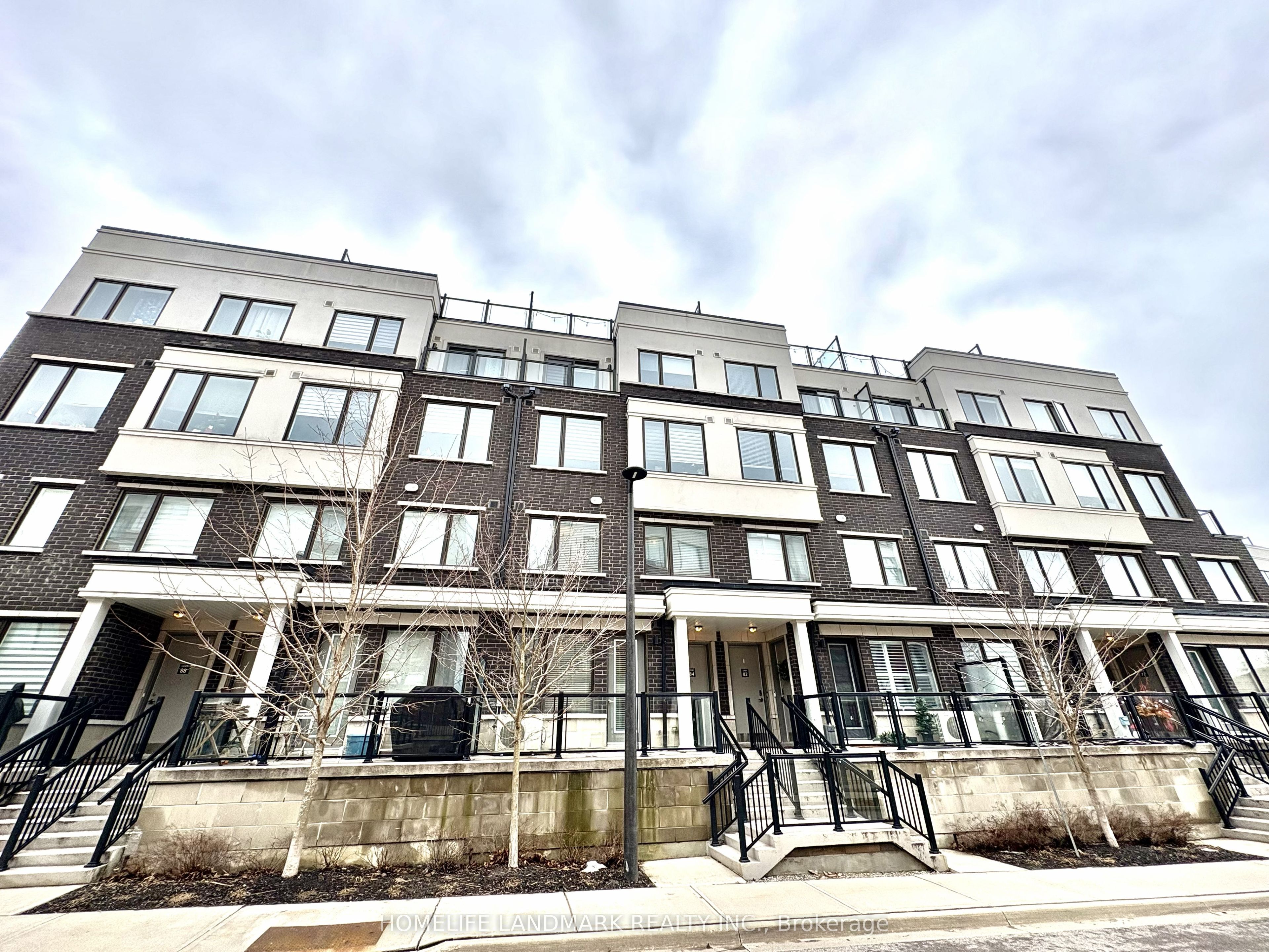 83-400 Alex Gardner Circle, Aurora, ON, L4G 3G5