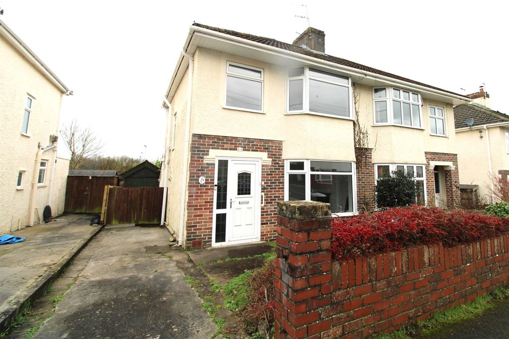 3 bed semi-detached house for saleMount Earl, Bridgend, Bridgend County. CF31
