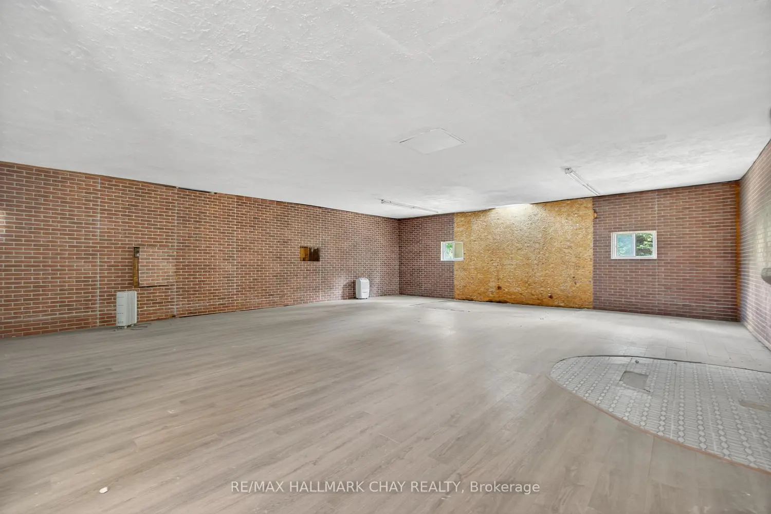 Additional image 18 of 7950 8Th Line