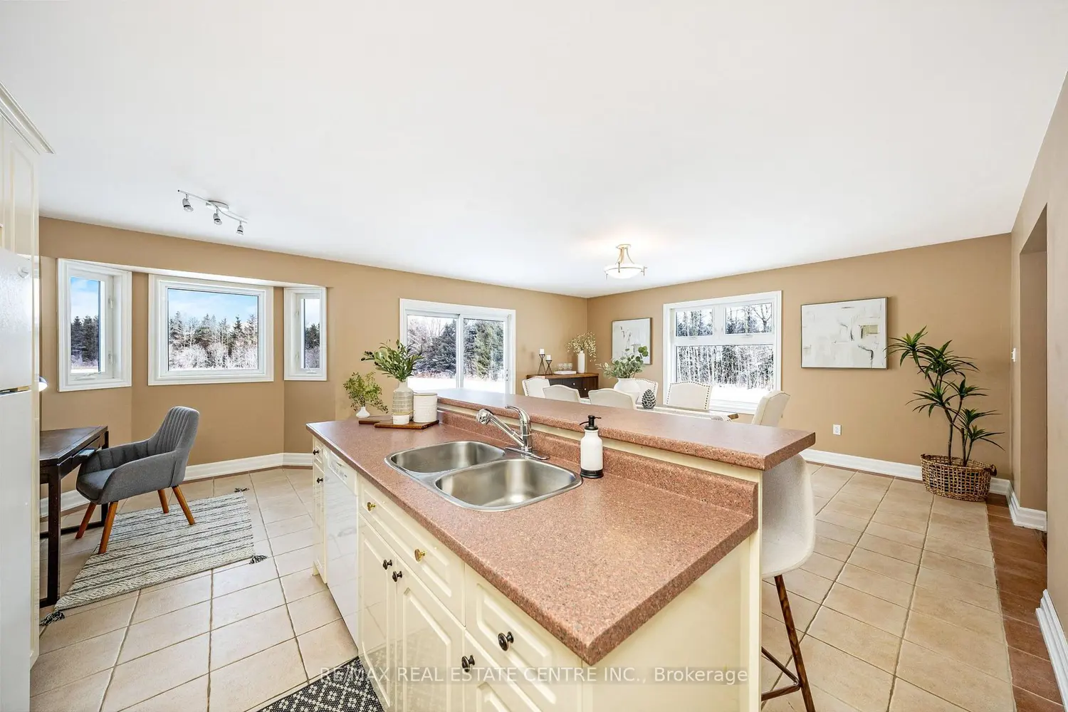 Additional image 9 of 5989 Ninth Line