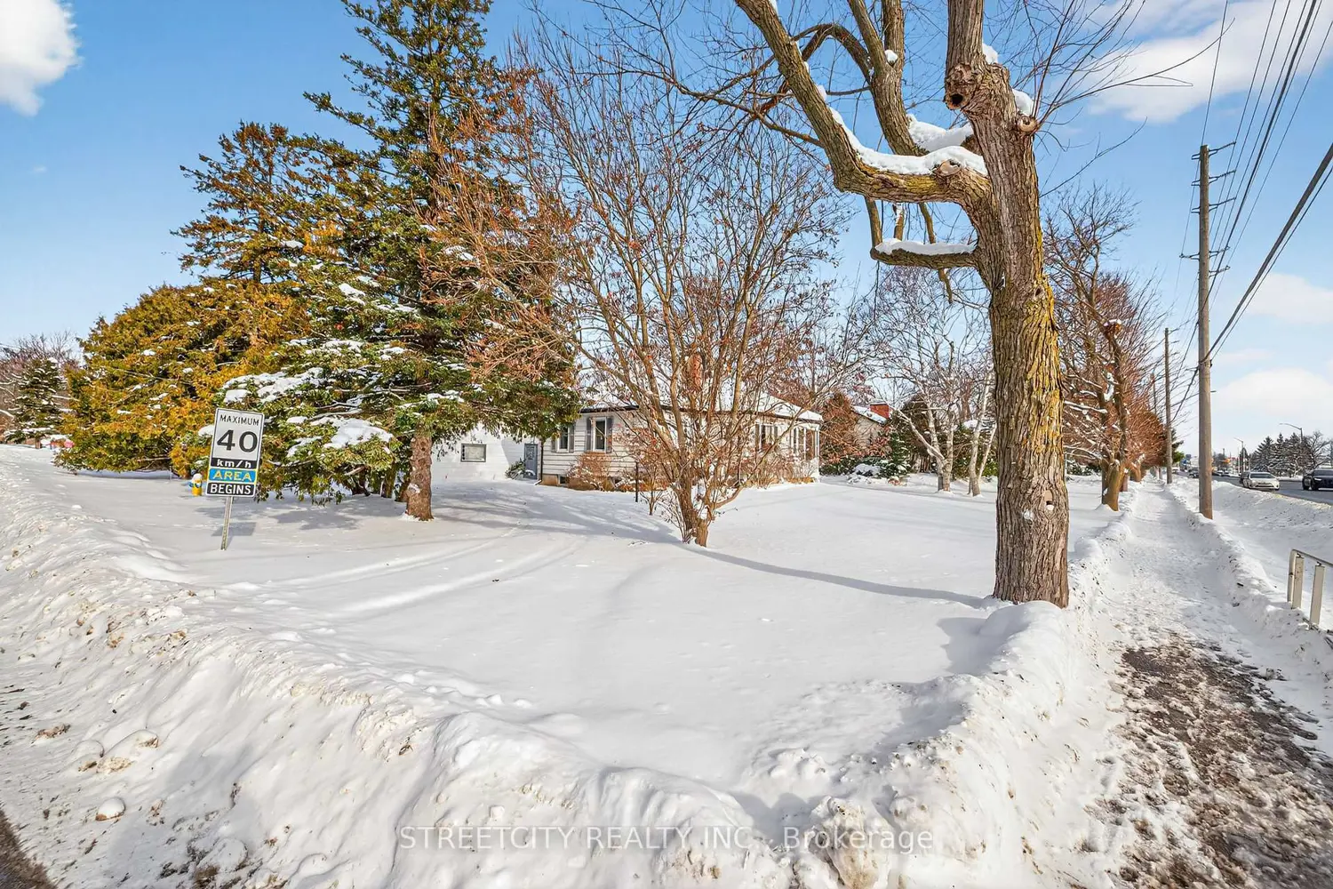 566 Southdale Road photo 4