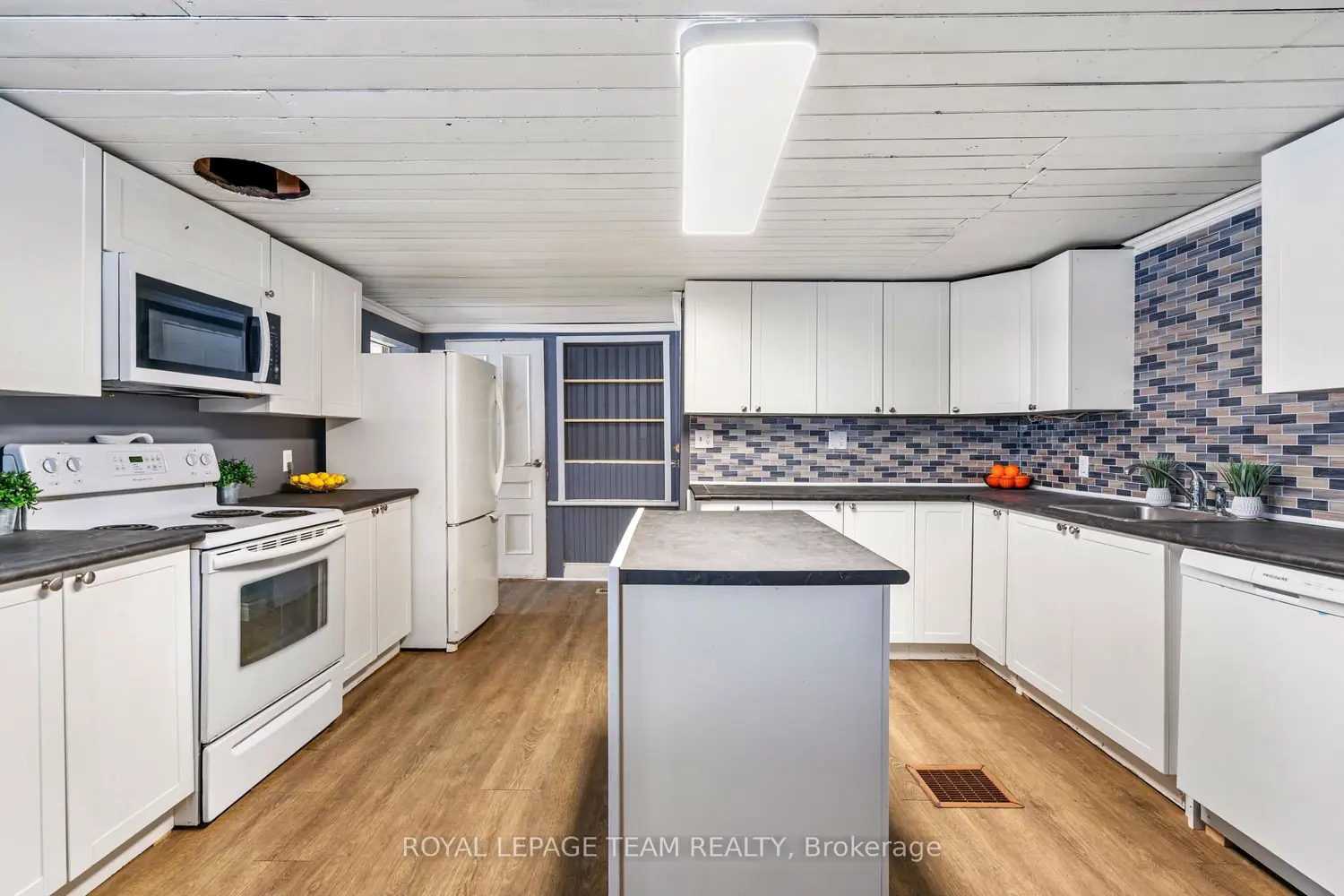 Additional image 6 of 3542 Beckstead Road