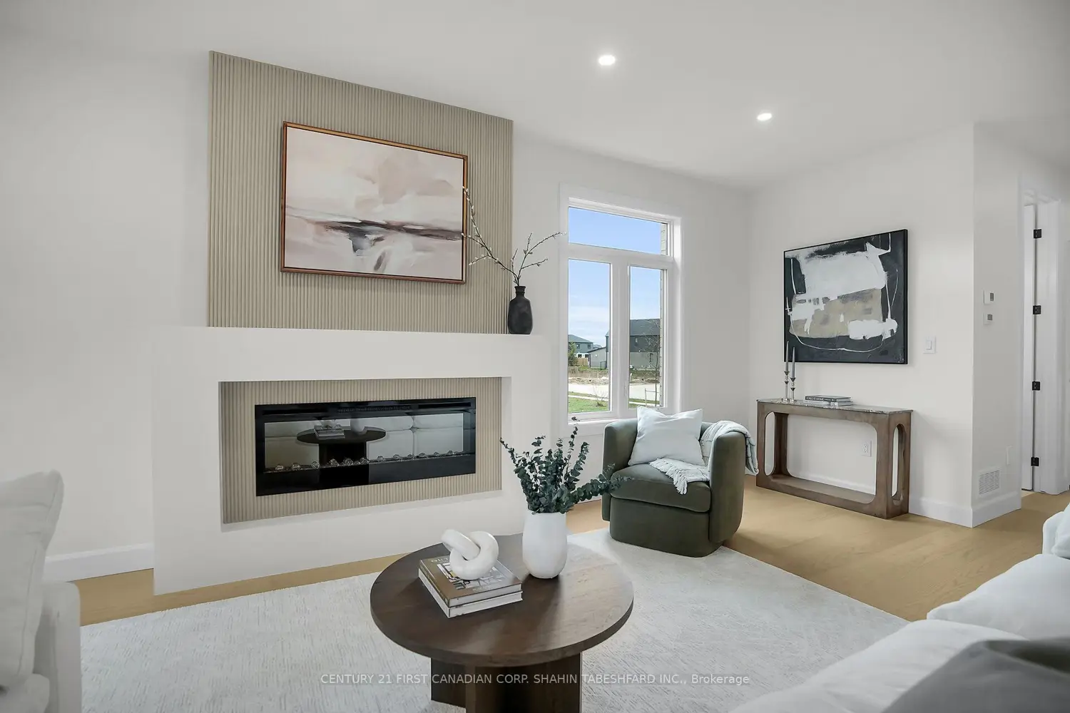 2287 Darwin Crescent photo 5