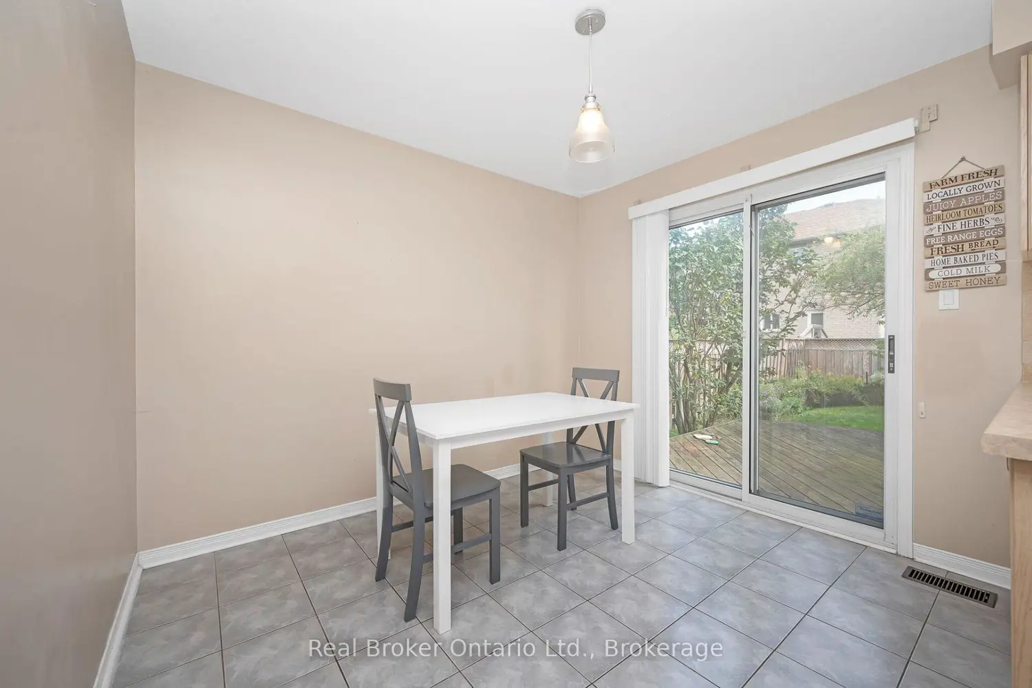 Additional image 8 of 2189 Shorncliffe Boulevard