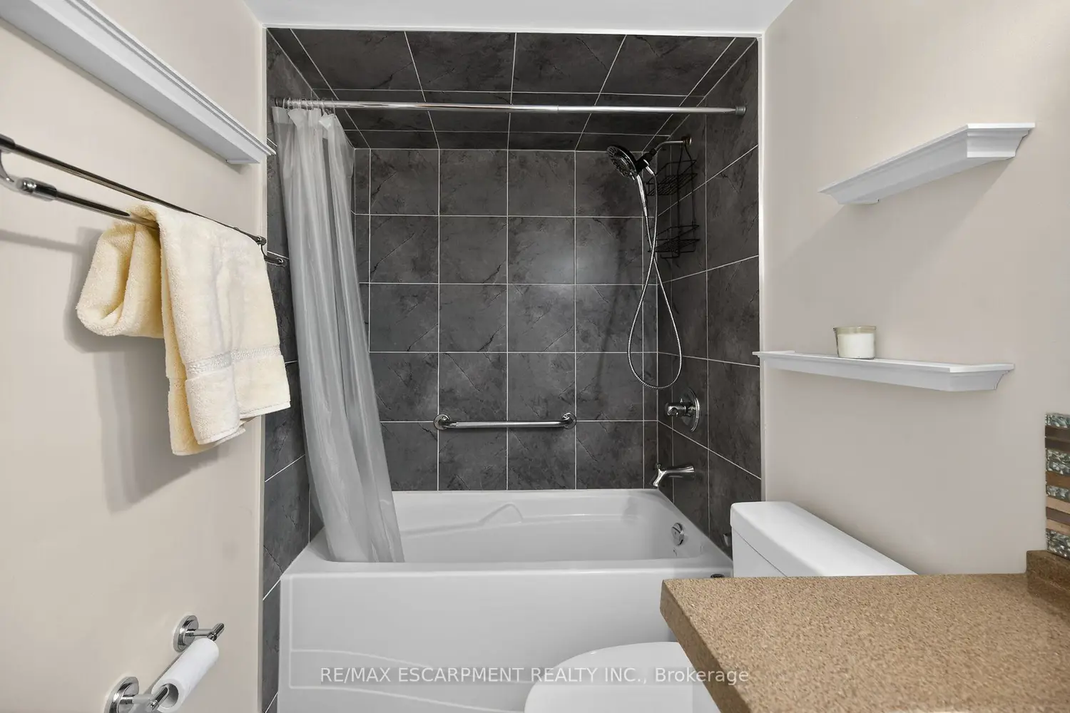 Additional image 12 of 8 Woodman Drive 601