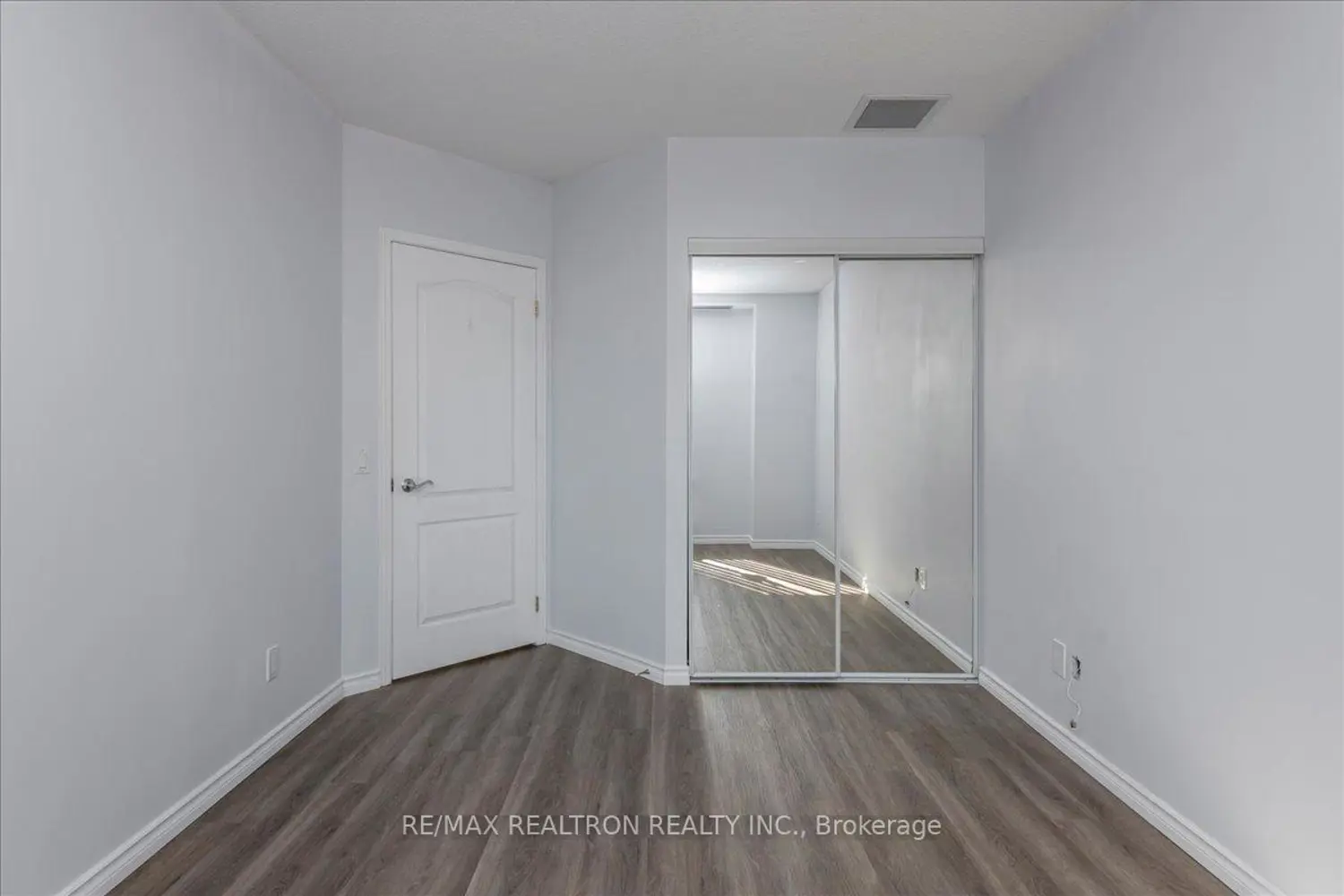 Additional image 10 of 74 Ross Street 48